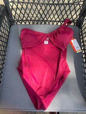One-Shoulder Magenta Women’s One-Piece Swimsuit